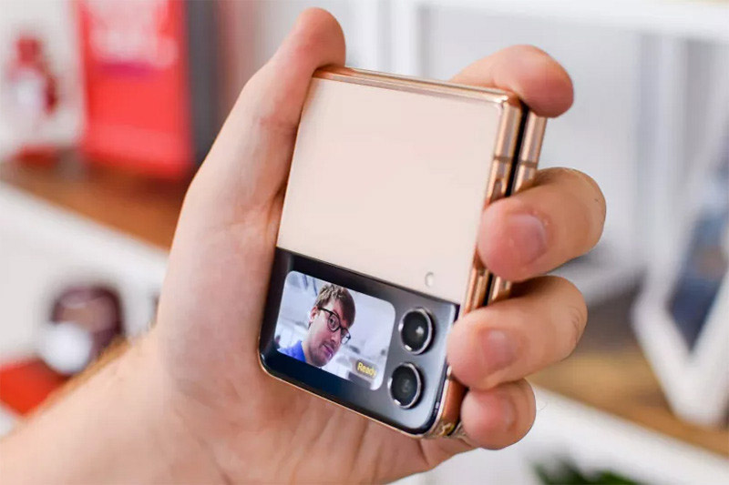 Samsung Galaxy Z Flip 4: Món trang sức tuyệt mỹ cho chị em