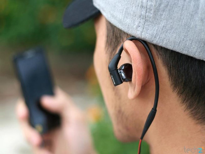 Sử dụng tai nghe nhiều có hại không? 7 lưu ý cho những ai đeo tai nghe nhiều hàng ngày
