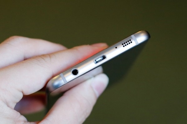 Điện thoại Samsung sạc pin không vào